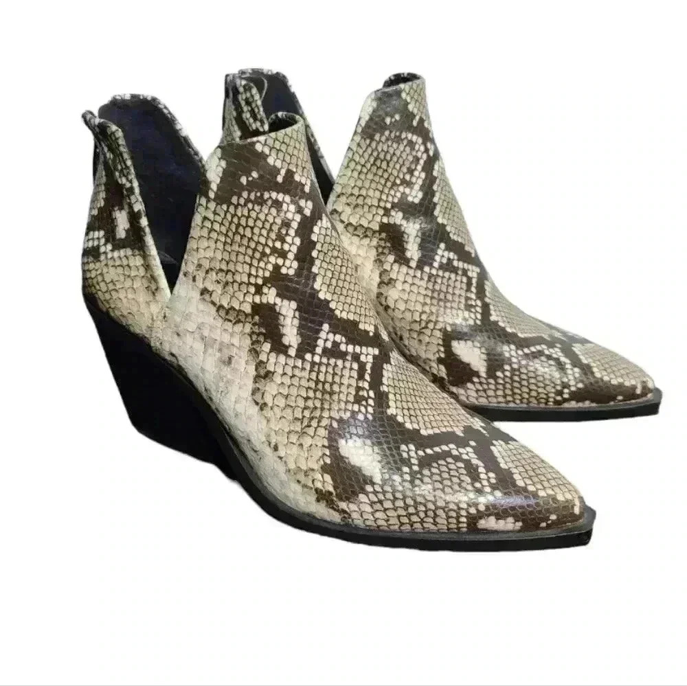 Vince Camuto NWOT Bibestie Snake Print Leather Booties Size 8.5 M/39 - Picture 2 of 15